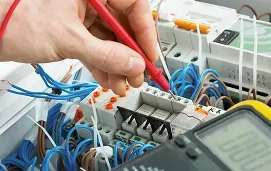 Professional electrician in Craven Walk